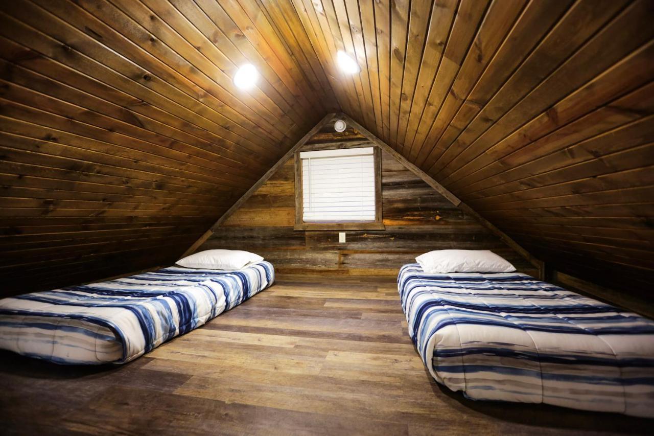 מאונטיין ויו Knotty Squirrel Cabins מראה חיצוני תמונה
